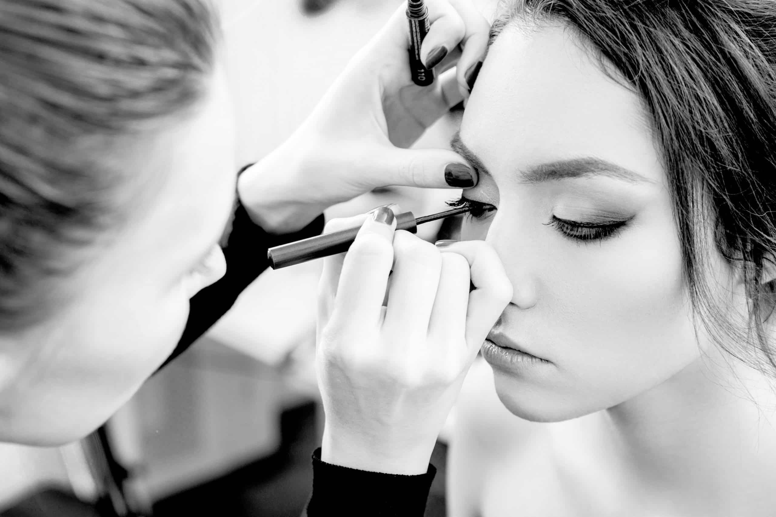 ASESORES EN MAQUILLAJE  scaled
